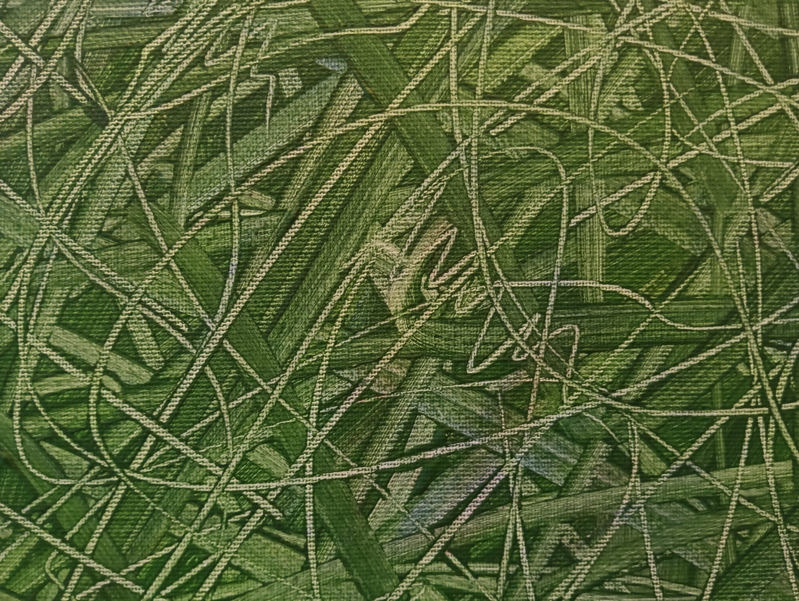Foresta Interiore — dettaglio texture verde con firma